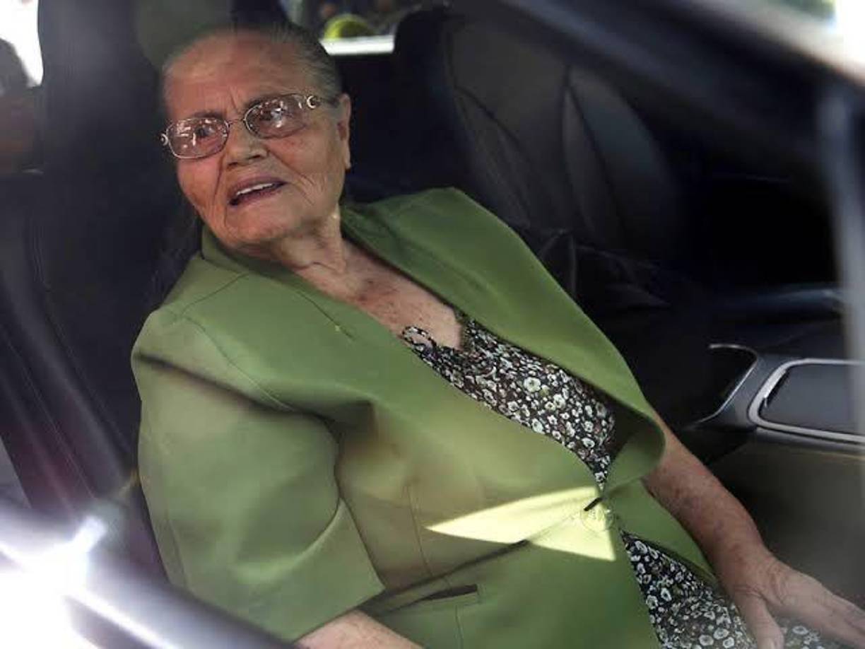 Segun detallan varios medios, doña Consuelo Loera falleció de muerte Natural tras permanecer hospitalizada en un hospital de Culiacán, México.