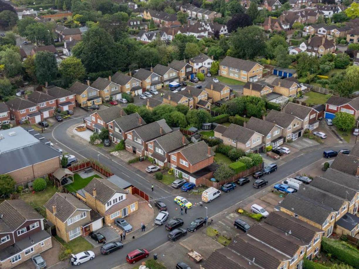 Jenkins aseguró que la filtración prematura de los nombres de las víctimas “molestó a los familiares en un momento en el que necesitaban espacio para asimilar la pérdida” y confirmó que, en este momento, Clifford es el único sospechoso relacionado con el caso.