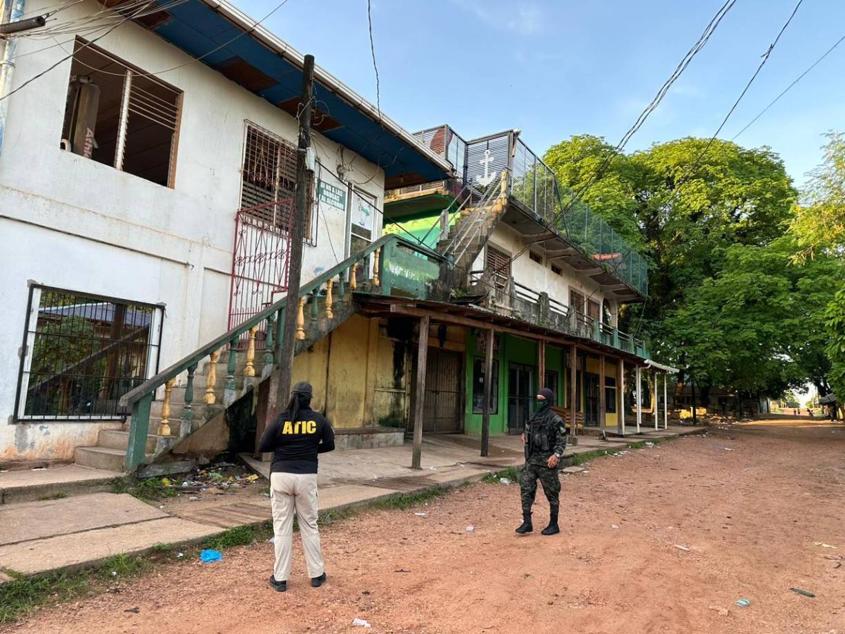 A “Los Halcones”, les incautaron 622 kilos de cocaína, un primer decomiso de 374 paquetes en Punta Izopo el 17 de noviembre de 2021 y la otra carga de 248 alijos en Esparta el 16 de febrero de 2022. De este último caso se logró la condena de Manuel Antonio Romero Calderón, a 11 años tres meses de prisión.