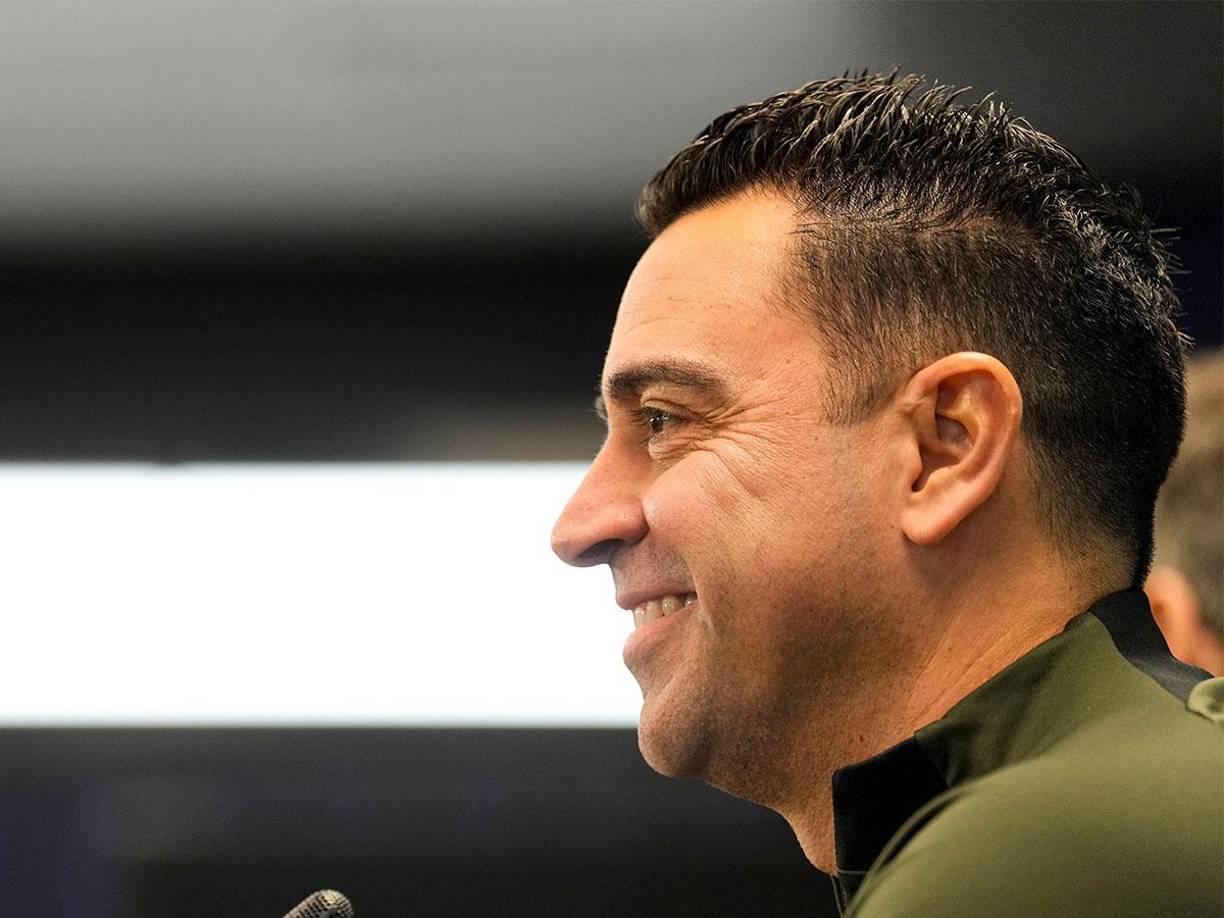 “Si nos poníamos a 10 puntos la Liga estaba más difícil, claro... Pero siempre hacéis las suposiciones de manera negativa. Me hace gracia”, le señaló un Xavi molesto a la periodista Helena.