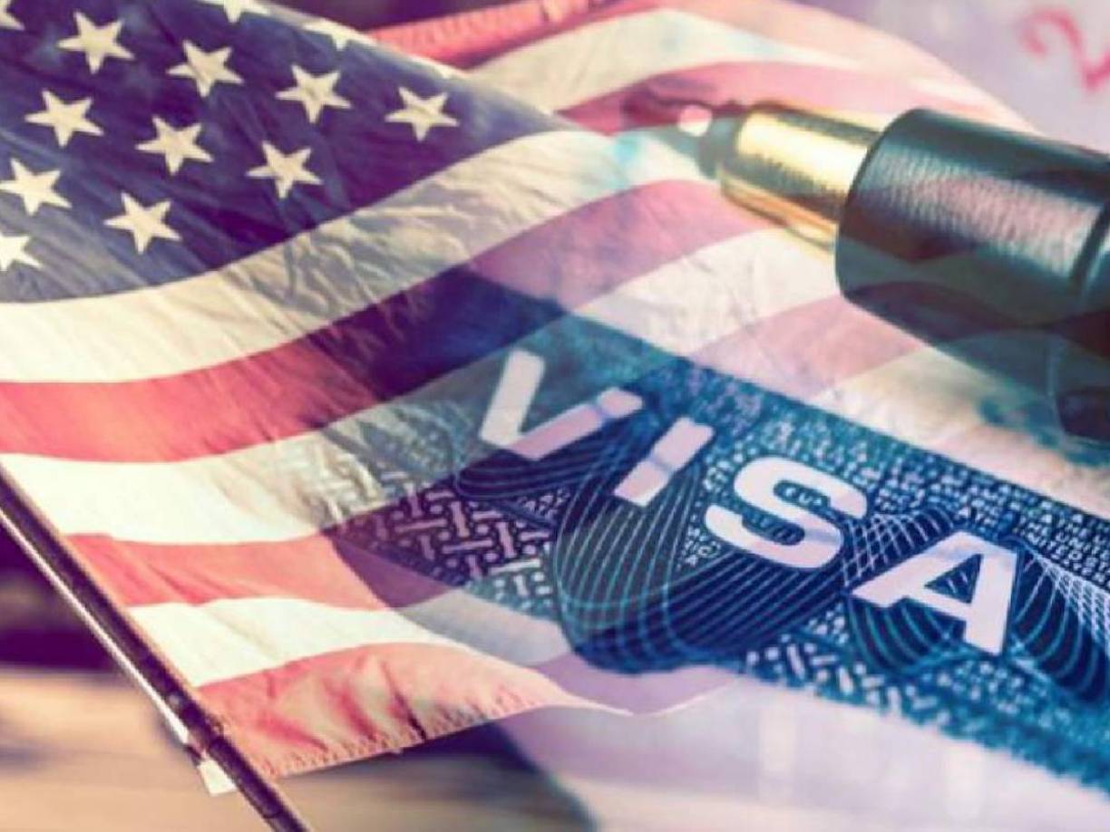 <b>7</b>. Si has estado relacionado a algún acto criminal se te negará la visa ya que se te considerará una amenaza para la seguridad pública de Estados Unidos. De igual manera, si vendes o consumes drogas.