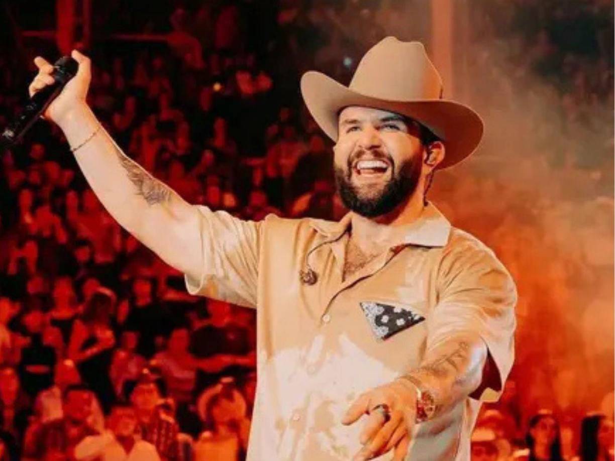 “Tengo tres días que me levanté con esta condición de ser gay, porque la gente me lo impuso, como la gente tiene el poder de cancelar, de decir qué es cada quien, si soy esto, si soy lo otro, como ustedes deciden todo lo que pasa en mi vida, pues me levanté siendo gay hace tres días, porque la gente así lo quiso”.