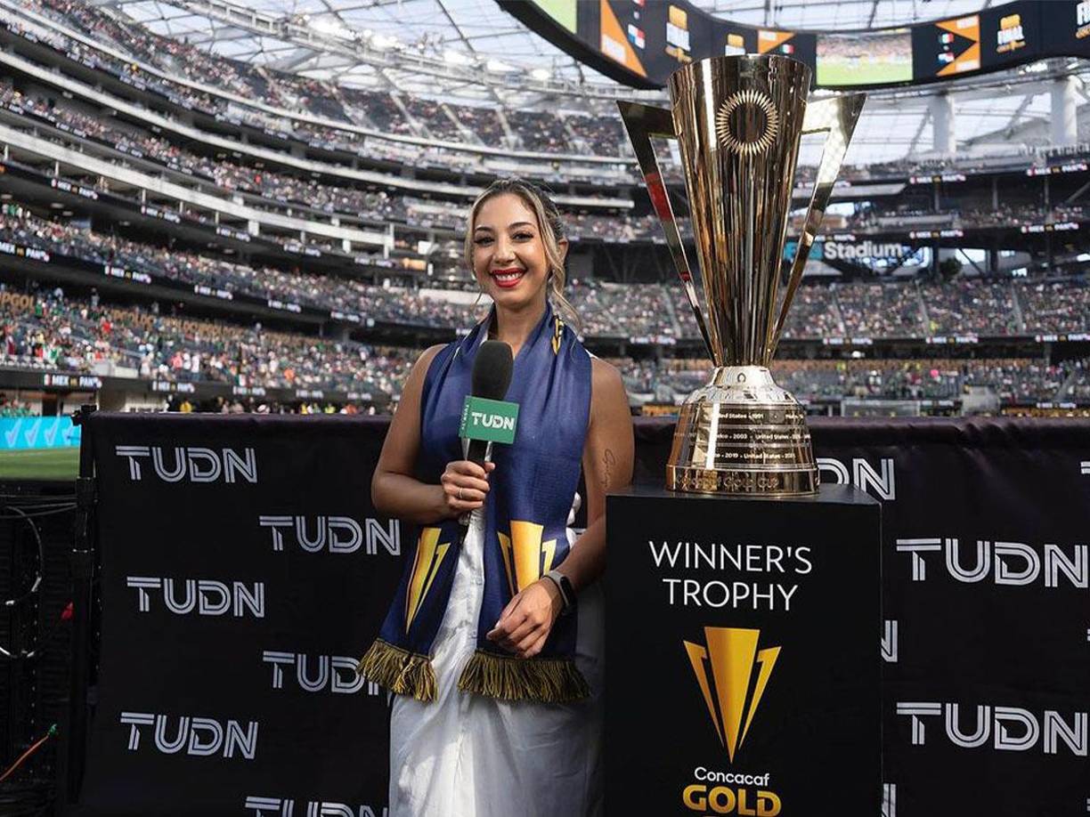 Mafer se desempeña como reportera de la cadena internacional TUDN.