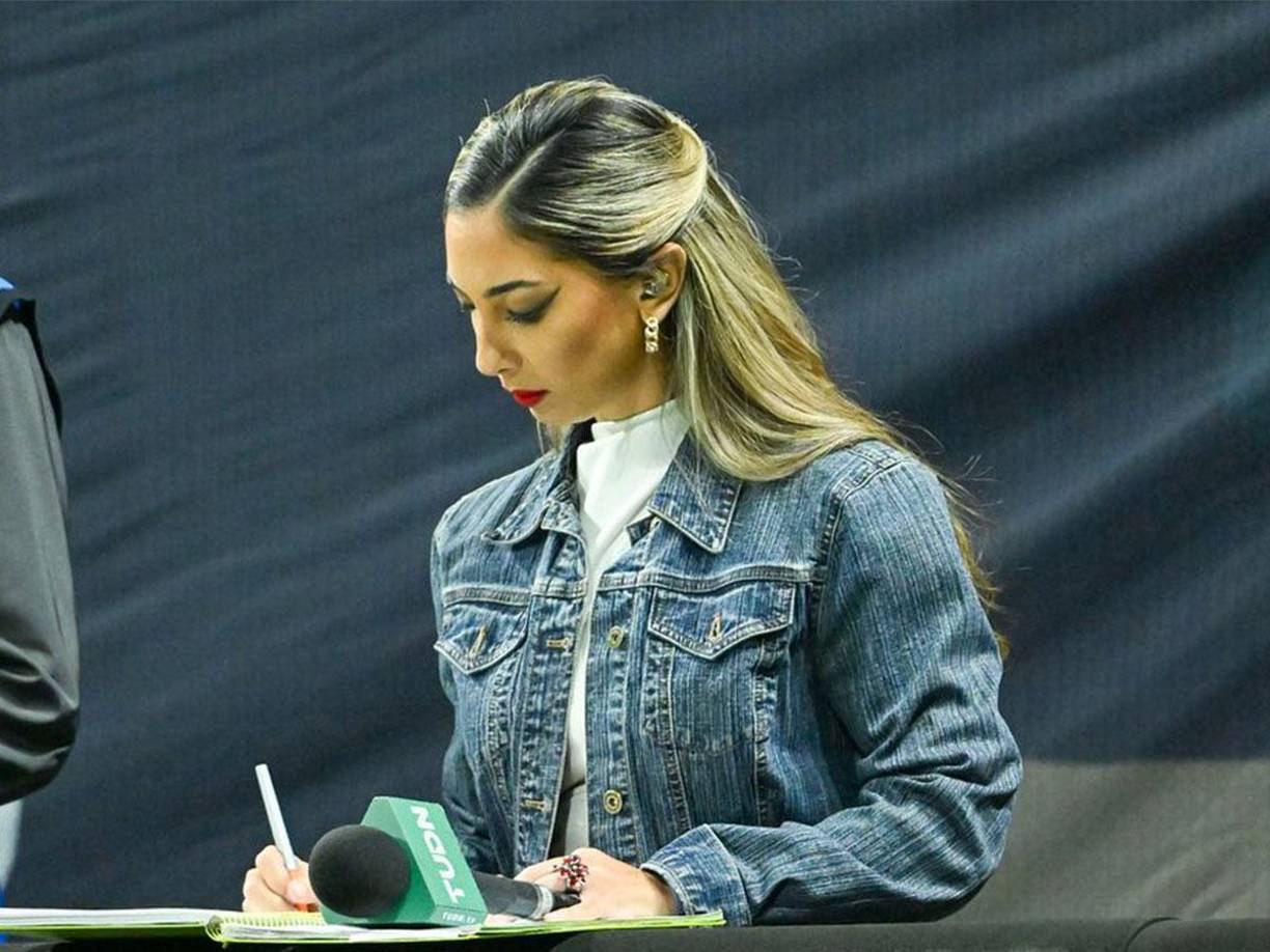 La bella chica se ha robado las miradas al llegar a Tegucigalpa para darle la cobertura al Honduras- México por la ida de cuartos de final de la Nations League de Concacaf. 