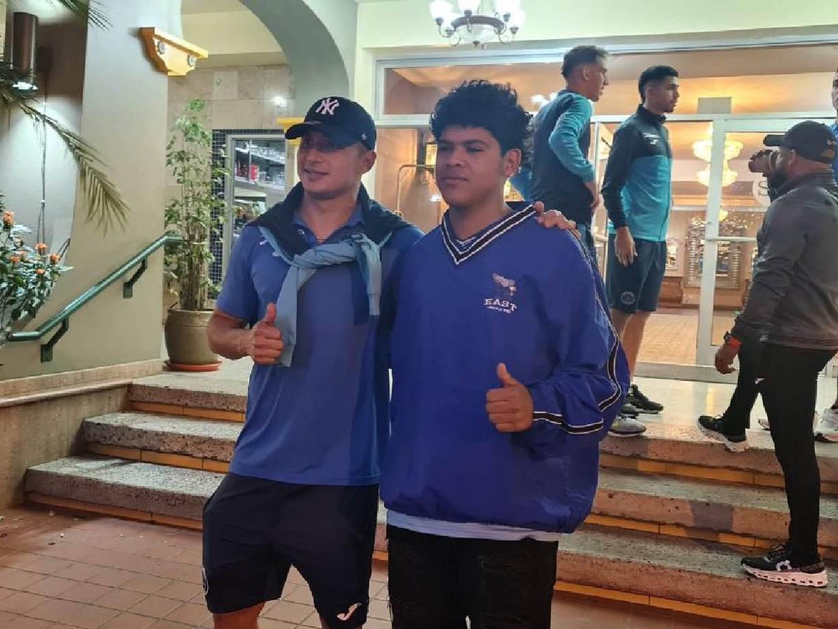 Héctor Castellanos también quiso tomarse fotos con los aficionados del Azul.