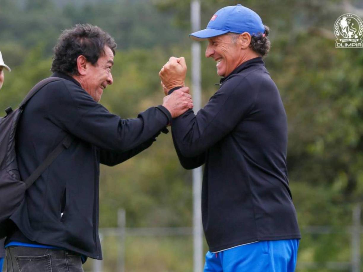 En Olimpia sorprendió la presencia de Juan Carlos Espinoza, el entrenador es considerado “hombre de la casa” y se encuentra como una opción latente para tomar las riendas tras la salida de Pedro Troglio al finalizar el torneo Apertura.