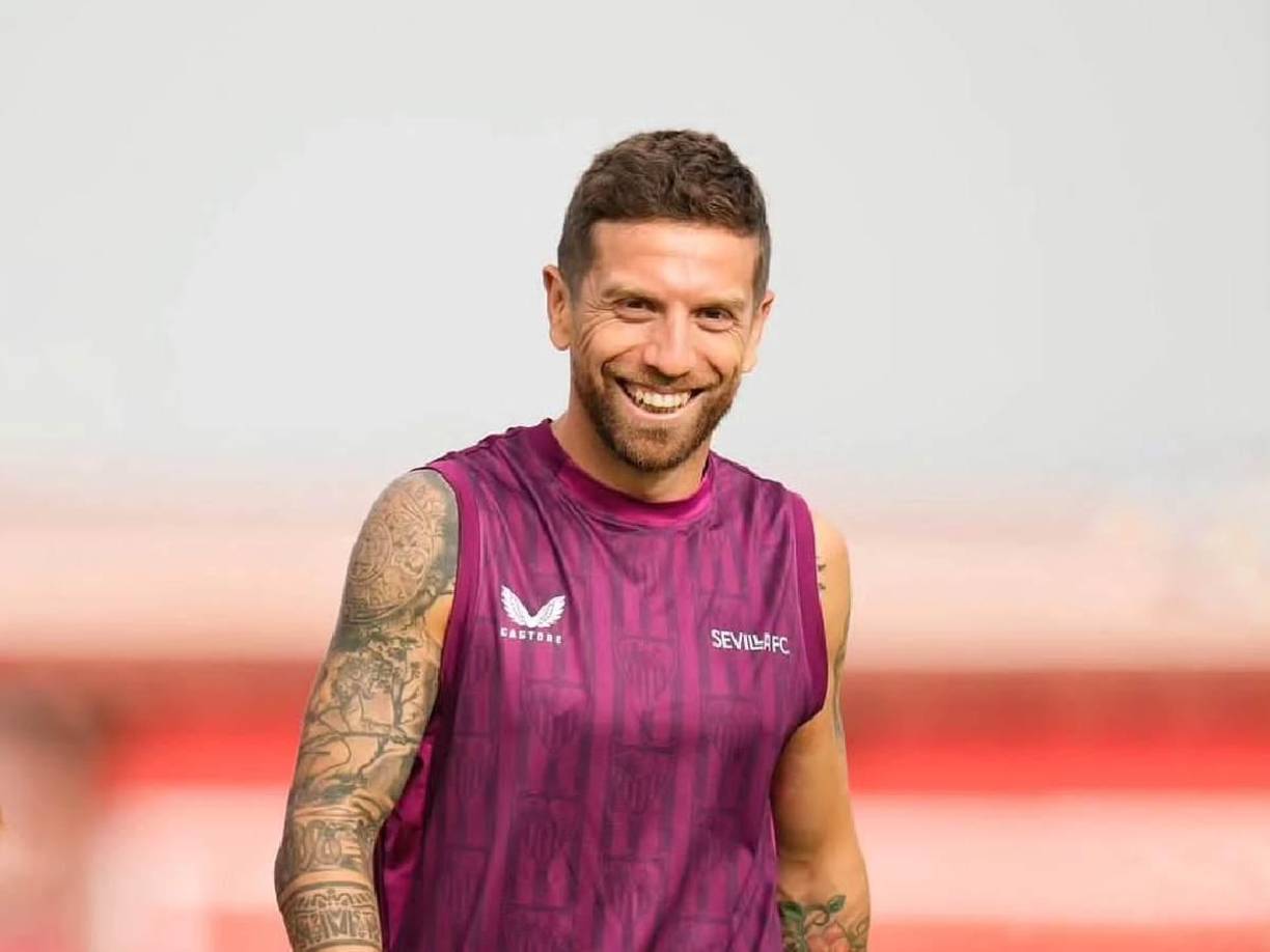 Papu Gómez sobre su futuro: “Estoy contento, estoy saliendo del túnel. El primer año fue complicado, ahora tengo más confianza. Si no ocurre algún milagro, podré volver al campo el próximo mes de octubre. ¿Dónde? Veré quién me llama. Me gustaría jugar en Italia o en España , siempre que esté cerca”.