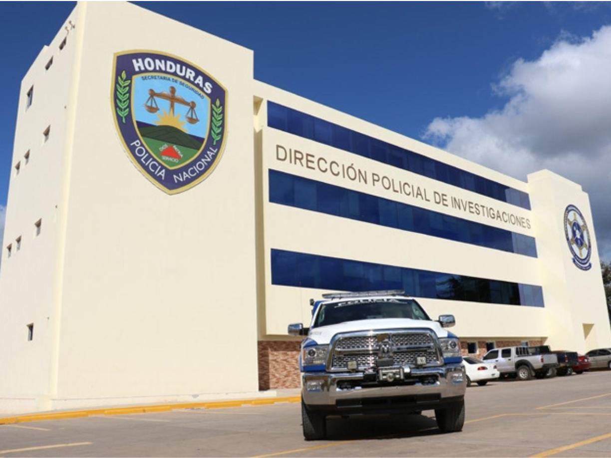 1. La persona se debe de presentar a las instalaciones de la Dirección Policial de Investigaciones (DPI).