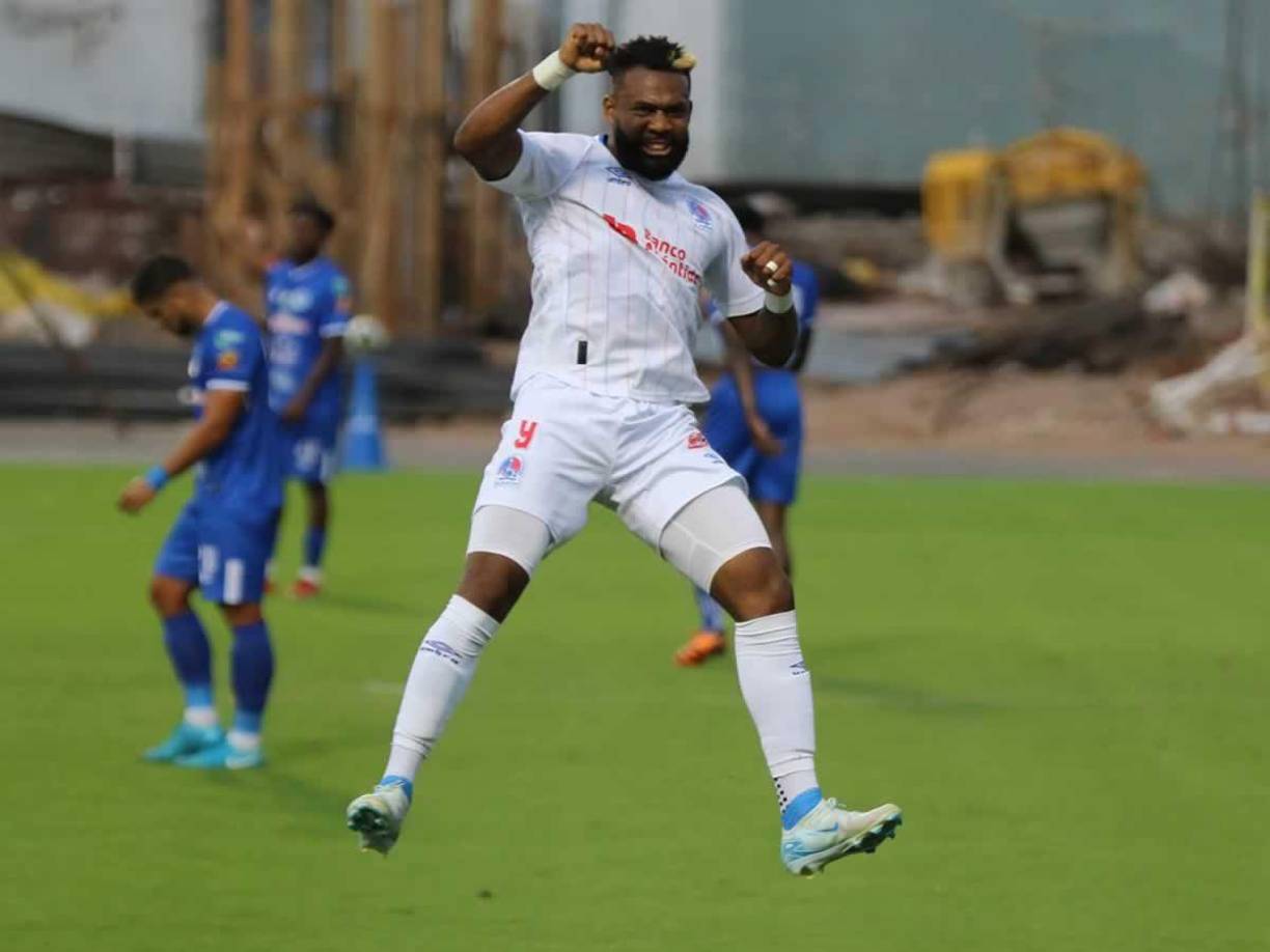 Así celebró Jorge Benguché su gol que significó el empate transitorio del Olimpia 1-1 contra el Victoria.