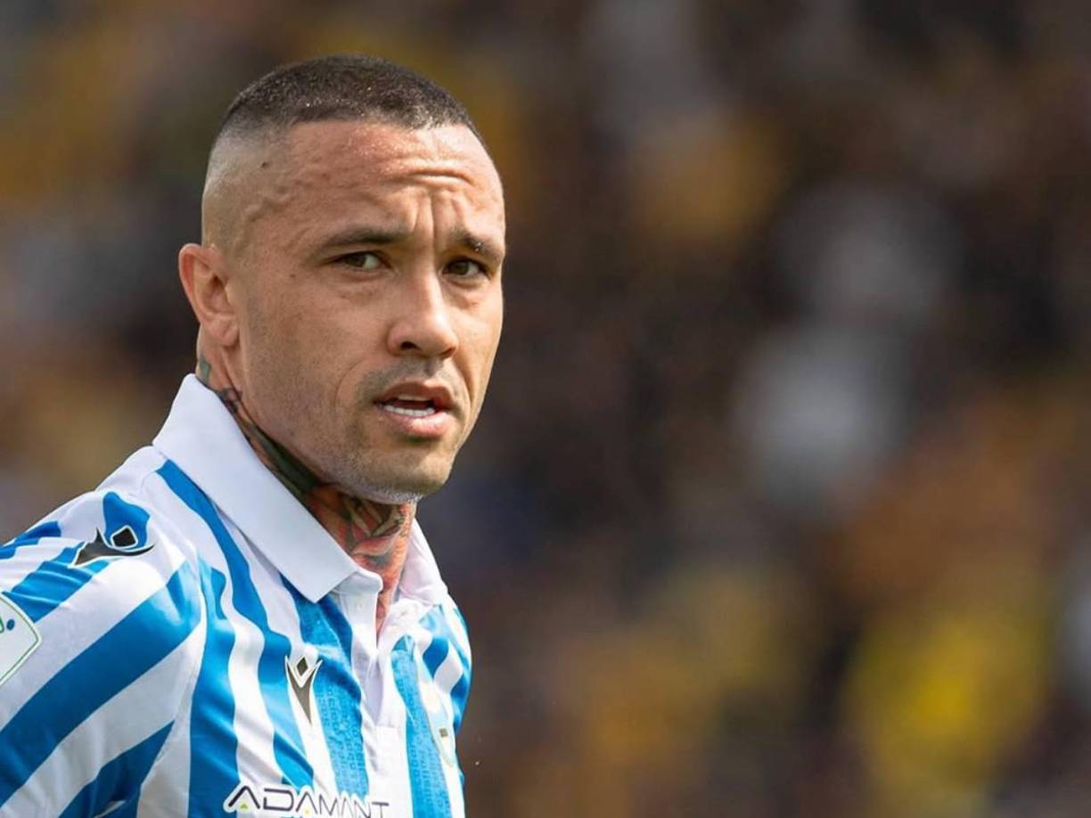 Meses antes había sido suspendido por fumar un cigarrillo electrónico en el banquillo, según medios belgas.