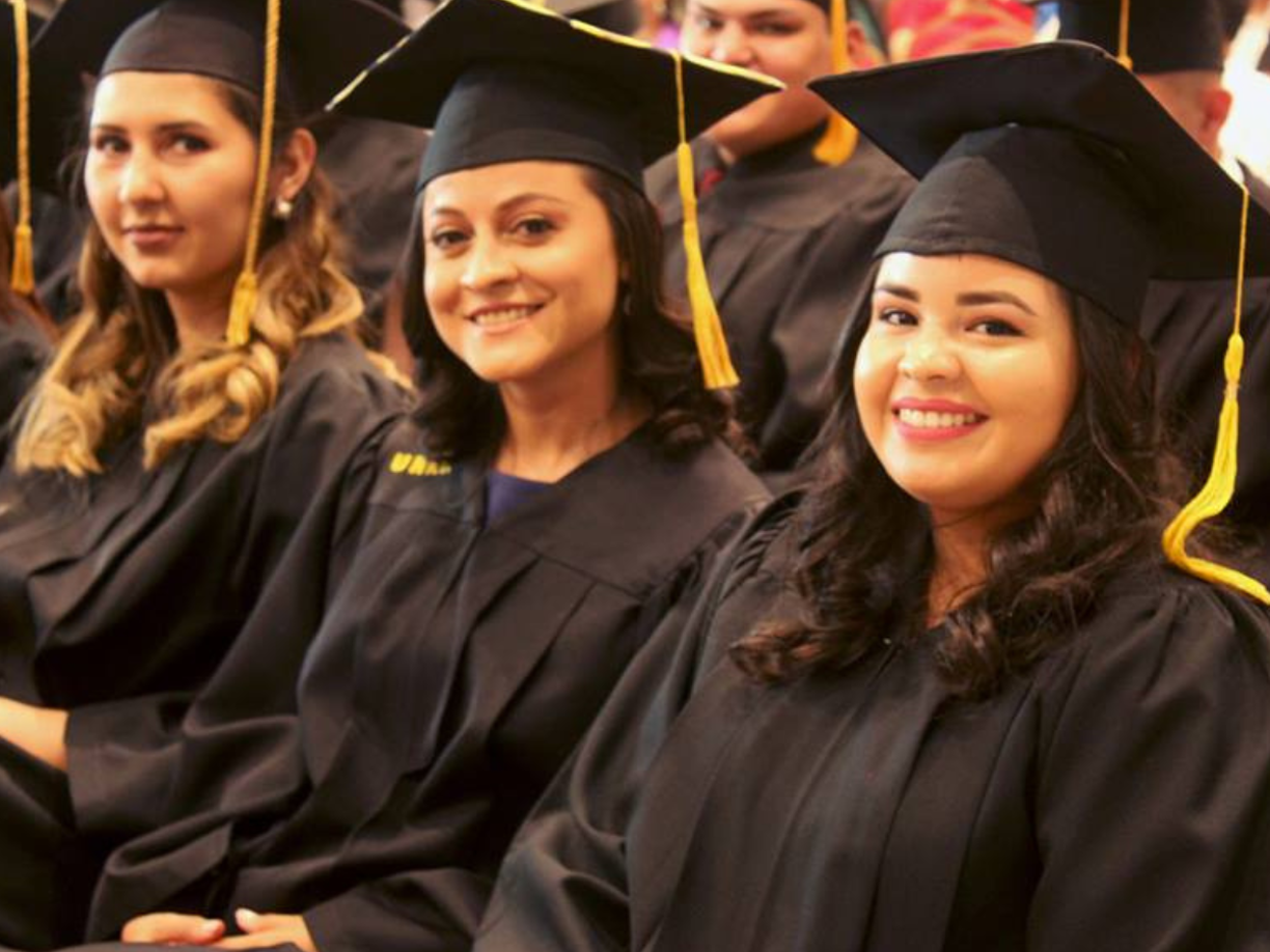 El último paso es que la Secretaría General se pondrá en contacto con el estudiantes para el pago de alquiler de togas, además de recibir una charla sobre los preparativos de graduación.