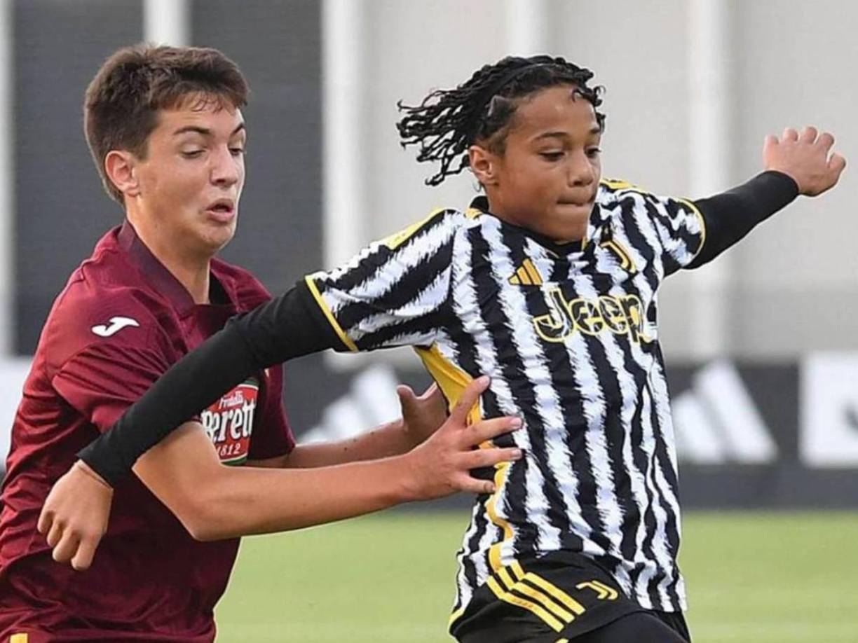 Luis Gabriel Suazo, hijo de “La Pantera”, es parte de la Juventus desde el 2022 y en ese momento comenzó desde la U-15 de la Juventus. 