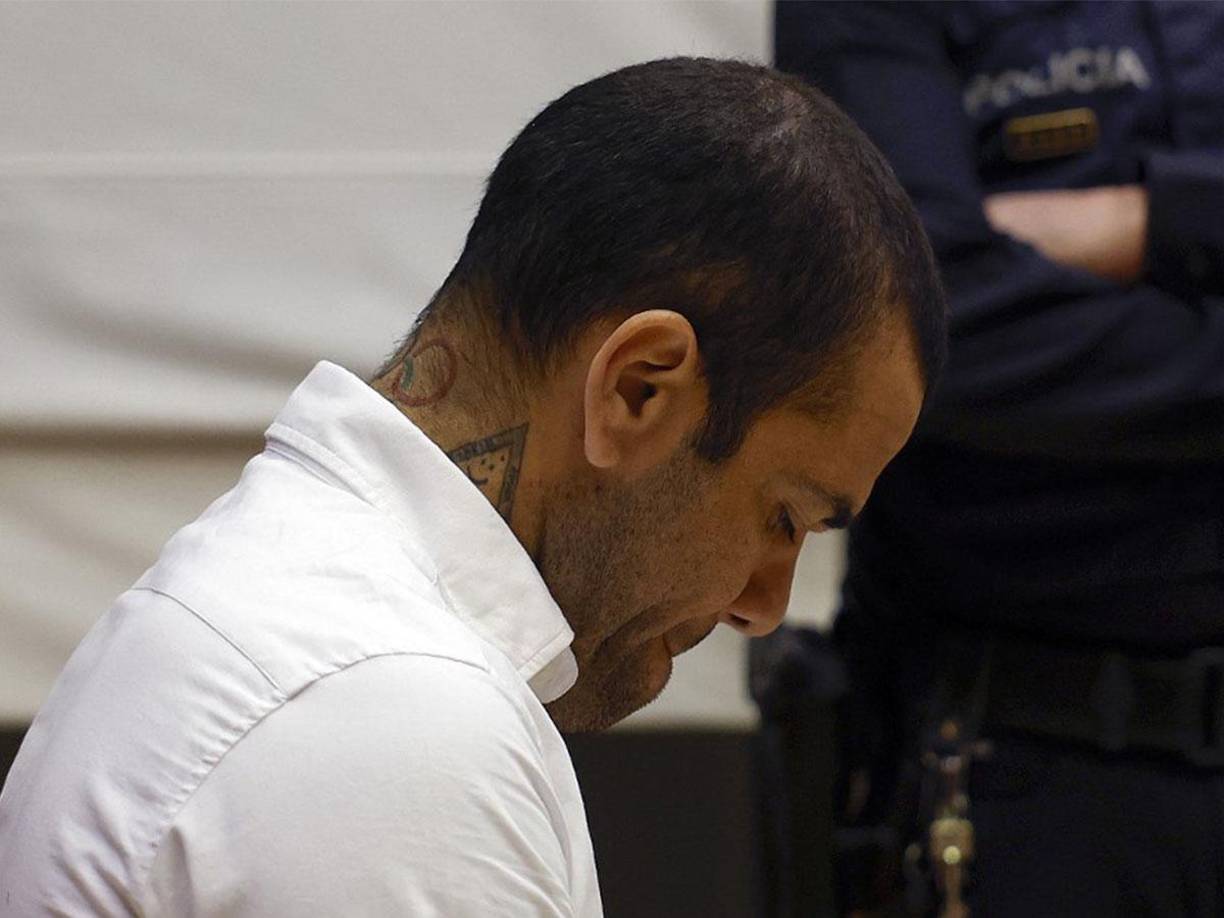 Alves fue condenado el pasado 22 de diciembre por la Sección 21 de la Audiencia de Barcelona a cuatro años y seis meses de cárcel, una sentencia que su abogada, Inés Guardiola, ya ha anunciado que recurrirá.