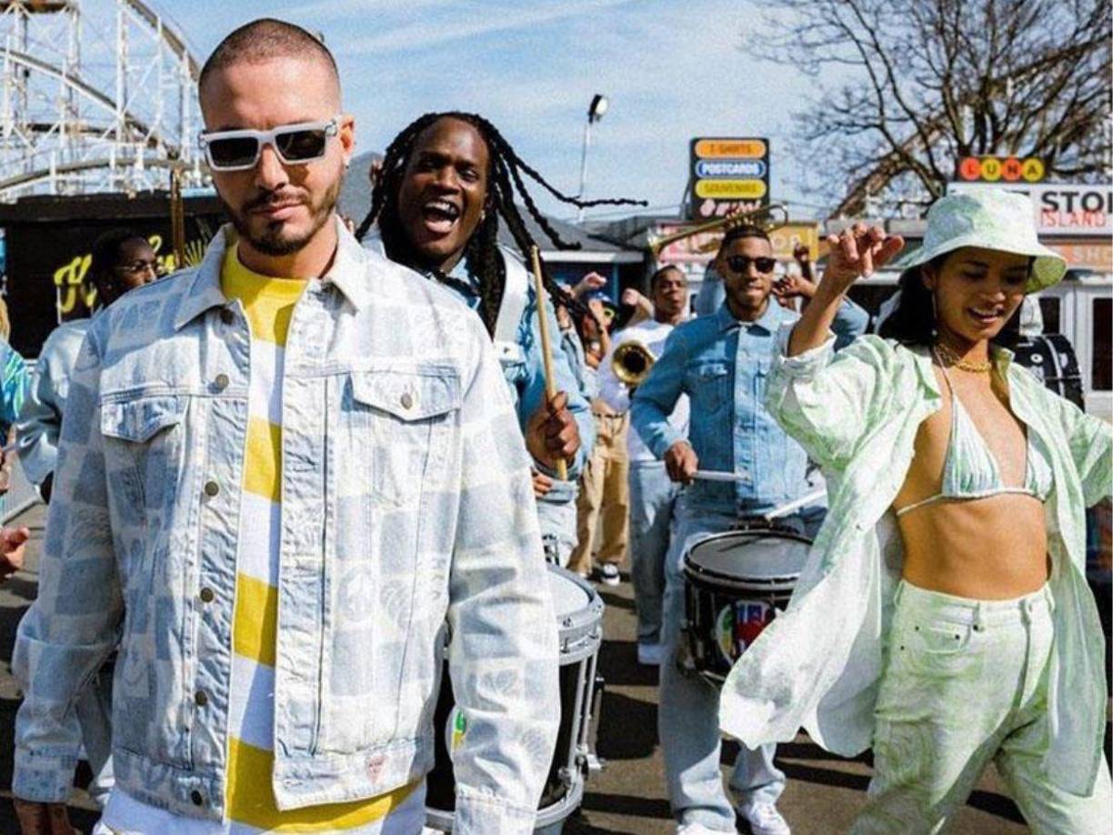 Celebridades y muy reconocidos artistas han acudido a este llamado y han dejado toda su creatividad para regalarle al mundo canciones mundialistas que han quedado en la memoria y el corazón de todo el público aficionado o no, al fútbol.