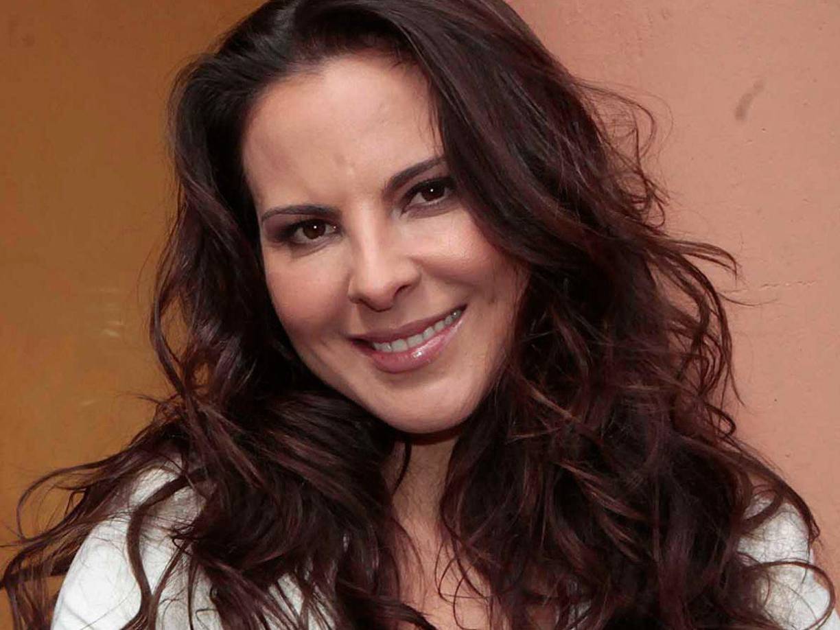 La actriz compartió una grabación en la que luce el vientre abultado, provocando toda clase de reacciones.