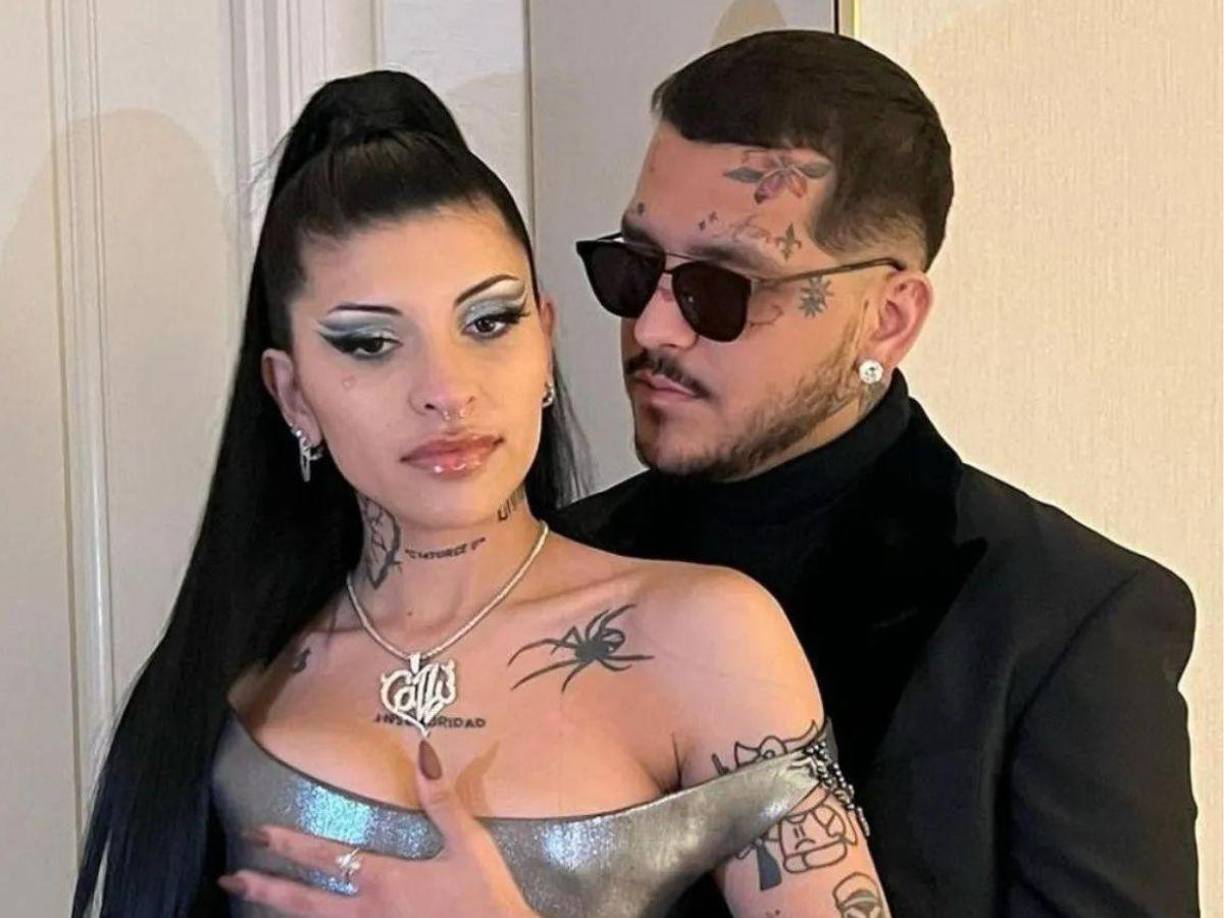 Ahora el escándalo se volvió a robar todos los reflectores después de que una usuaria en TikTok ventilara que Christian Nodal tuvo contacto con Cazzu para “desmentir” que Ángela Aguilar fuera la tercera en discordia. Además reveló que la cantante nacida en Argentina está muy afectada por todo lo que a sucedido tras su separación.