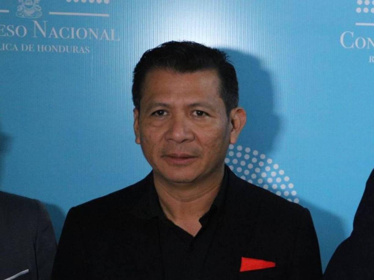 El comentario causó sorpresa en el presentador, quien le preguntó si estaba bromeando.