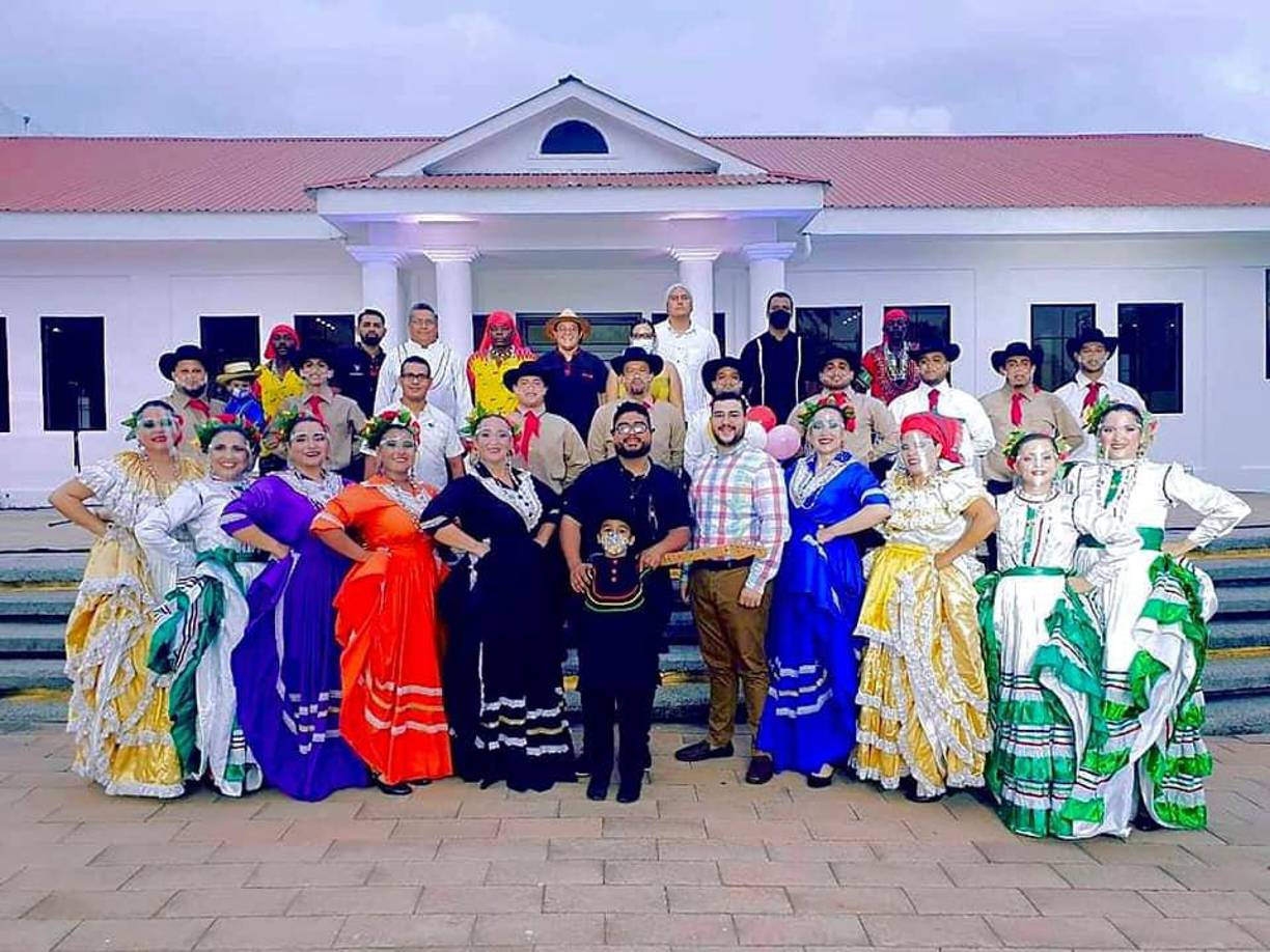 Pese a su increíble potencial para posicionarse como los favoritos del público, los miembros de esta agrupación no fomentan la competencia artística, sino la convivencia sana y unida por una misma pasión. “Lo más importante son los valores que los jóvenes reciben a través del folklore, la identidasd, aprender a compartir y a trabajar en equipo”, expresó Erik Martínez, director del grupo.