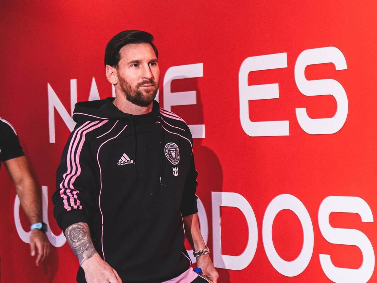 Lionel Messi arribó la noche del sábado a Panamá para jugar con el Inter Miami ante el club Sporting San Miguelito de dicho país y el astro argentino causó sensación por un lujoso accesorio que utilizó en suelo panameño.