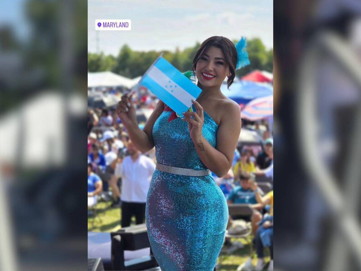Para este 203 años de independencia, Milagro Flores optó por un vestido largo, color azul turquesa y con mucho brillo, adornado con un listón plateado y su cabello recogido.