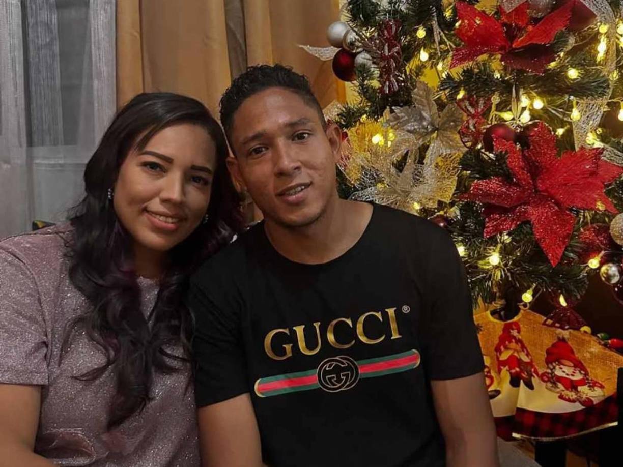 Christian Altamirano, jugador del Olancho, le dio la bienvenida al 2025 junto a su esposa.