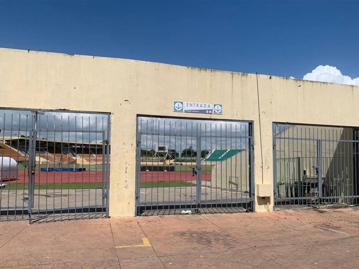 El juego estaba programado para disputarse en la ciudad de Santiago, Cuba, sin embargo se pasó a República Dominicana ya que el estadio Antonio Maceo no cuenta con el fluido eléctrico que exige Concacaf para albergar partidos nocturnos. 