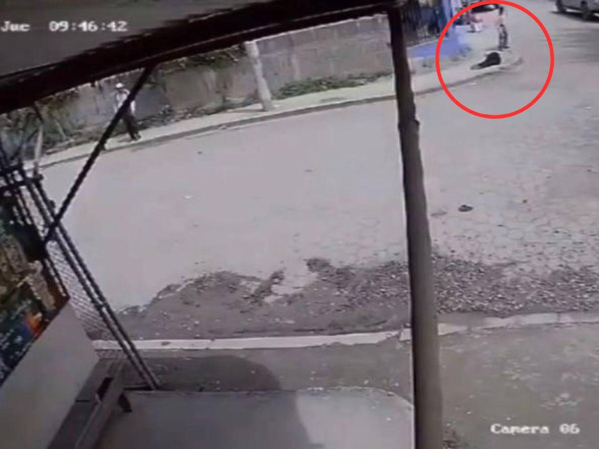 El asesinato fue captado tanto por una cámara de seguridad como por un testigo que presenció el trágico momento.