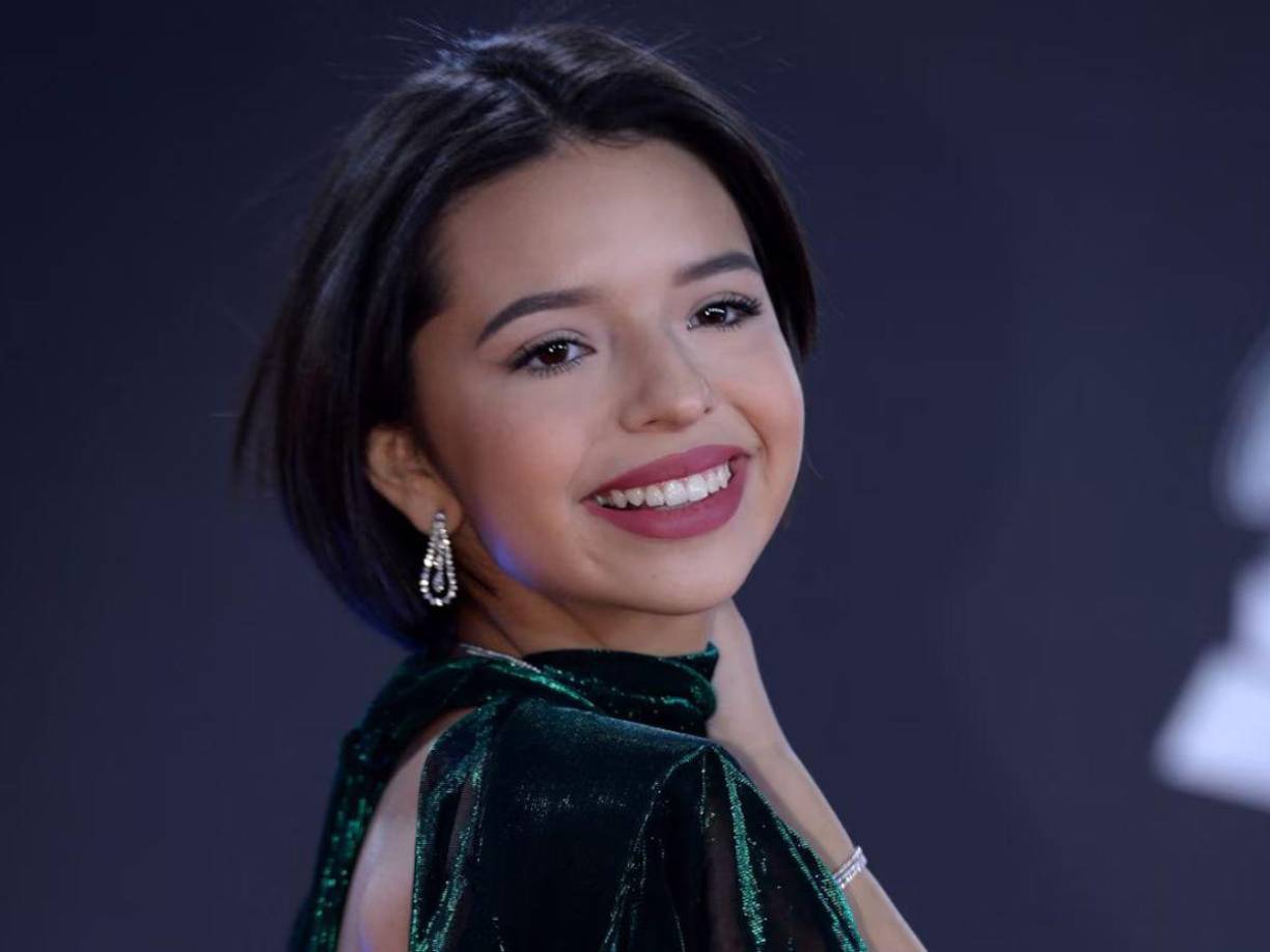 La polémica está lejos de terminar para Ángela Aguilar ante la ola de comentarios negativos que sigue recibiendo en redes sociales, algo por lo que algunas celebridades han decidido intervenir pidiendo una segunda oportunidad para la joven cantante.