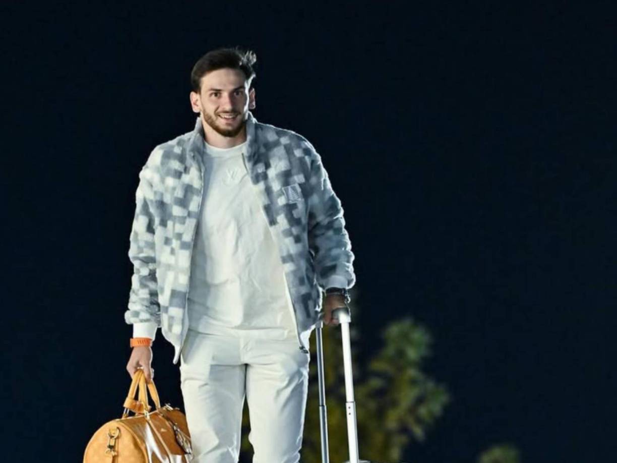 Bombazo. El PSG ha llegado a un acuerdo con el Nápoles para el fichaje de Kvaratskhelia por 70 millones de euros. Según Corriere dello Sport, el jugador se incorporará a las órdenes de Luis Enrique y firmará un contrato de 5 años cobrando 8,5 millones por temporada.