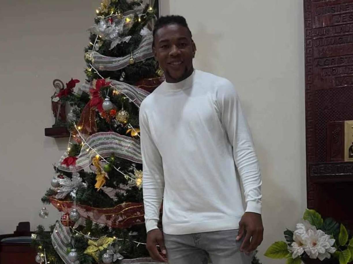 Yeison Mejía, volante del Motagua, compartió esta fotografía para darle la bienvenida al 2025. 