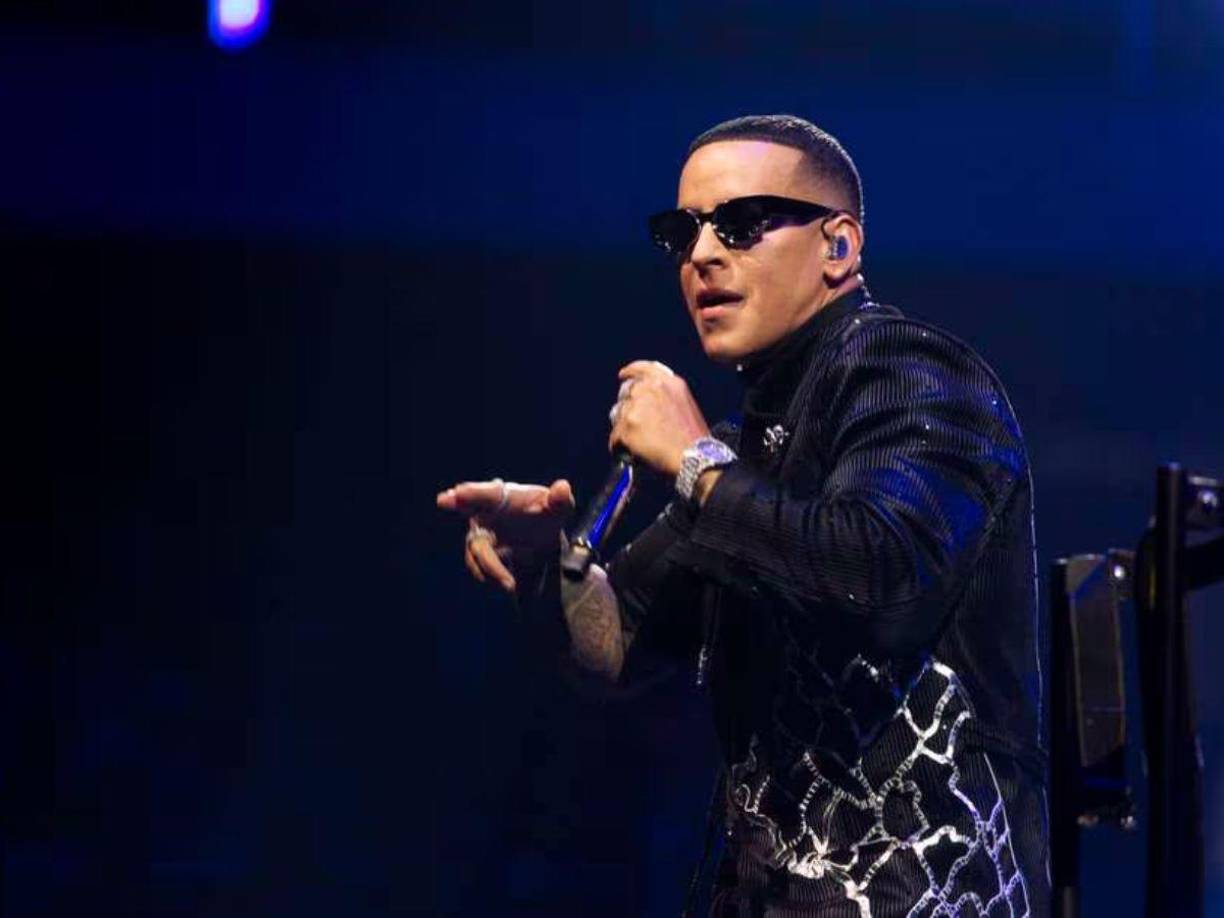 Ramón Luis Ayala (Daddy Yankee): Anunció en la madrugada de este lunes en Puerto Rico, al completar su quinto concierto ‘La Meta’, con el que finalizó su carrera artística, que “se acabó una historia y va a comenzar una nueva historia, un nuevo comienzo”, el de vivir su vida para Cristo.