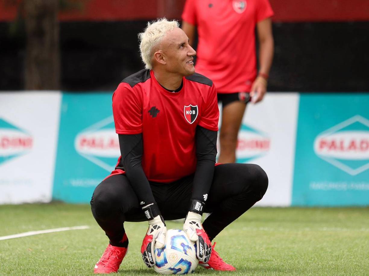 El próximo 16 de febrero vivirá su primer clásico argentino contra Rosario Central. El portero de 37 años no ocultó sus ganas por afrontar un enfrentamiento de tal calibre: “En todos los países el clásico es el clásico, es importante para la afición. Como futbolistas tenemos que darle la seriedad del caso que se merece, respetando el trabajo diario es como uno está cerca de ganar”.