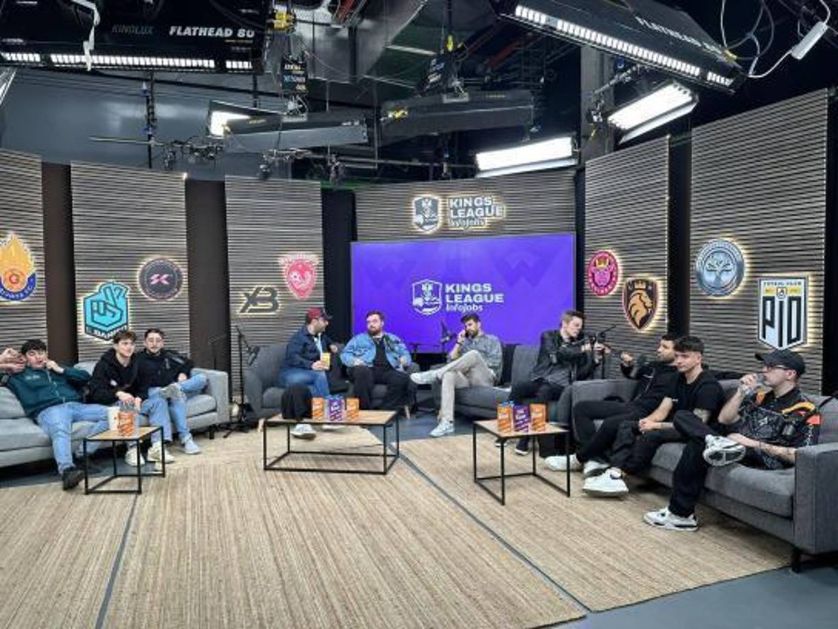 Sus demás compañeros comenzaron a reírse por la anécdota de Ibai y Piqué volvió a reaccionar visiblemente molesto.