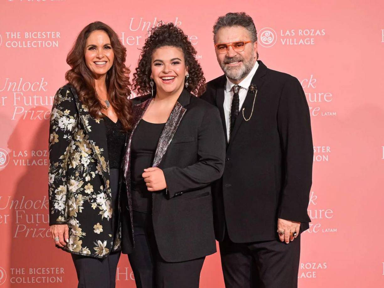 “Ahora sí viajamos muchísimo, antes no, ahora sí, es lo bueno de ya no ser esposos”, compartió la cantante en una entrevista que le concedió al programa Ventaneando.