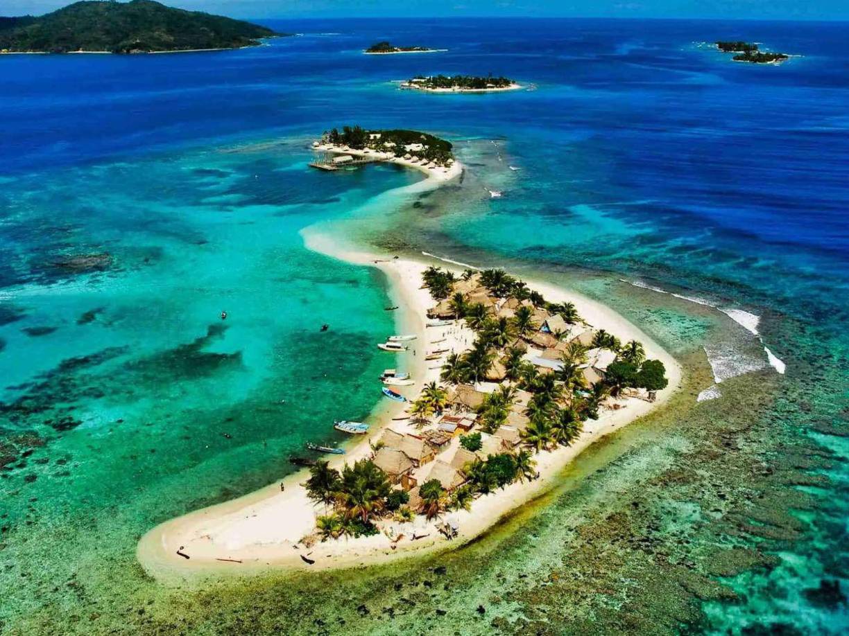 10. Cayos Cochinos, esta conformado por<b> las islas de Cayo Mayor y las de Cayo Menor</b>, más otras 13 de origen coralino y de mínimas extensiones. Un paraíso caribeño que bien vale ya todo el viaje.