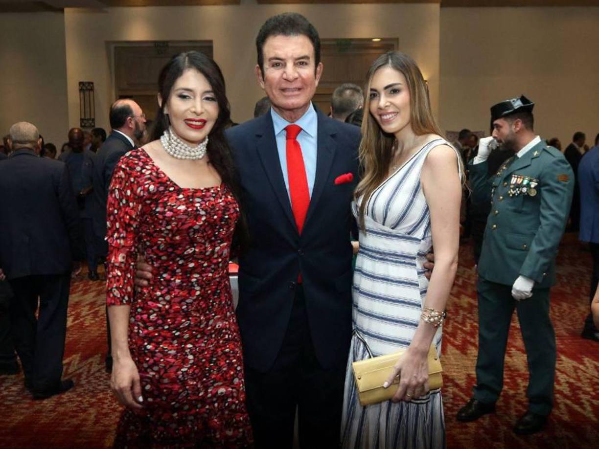 Iroshka Elvir, Salvador Nasralla y Alia Kafati.