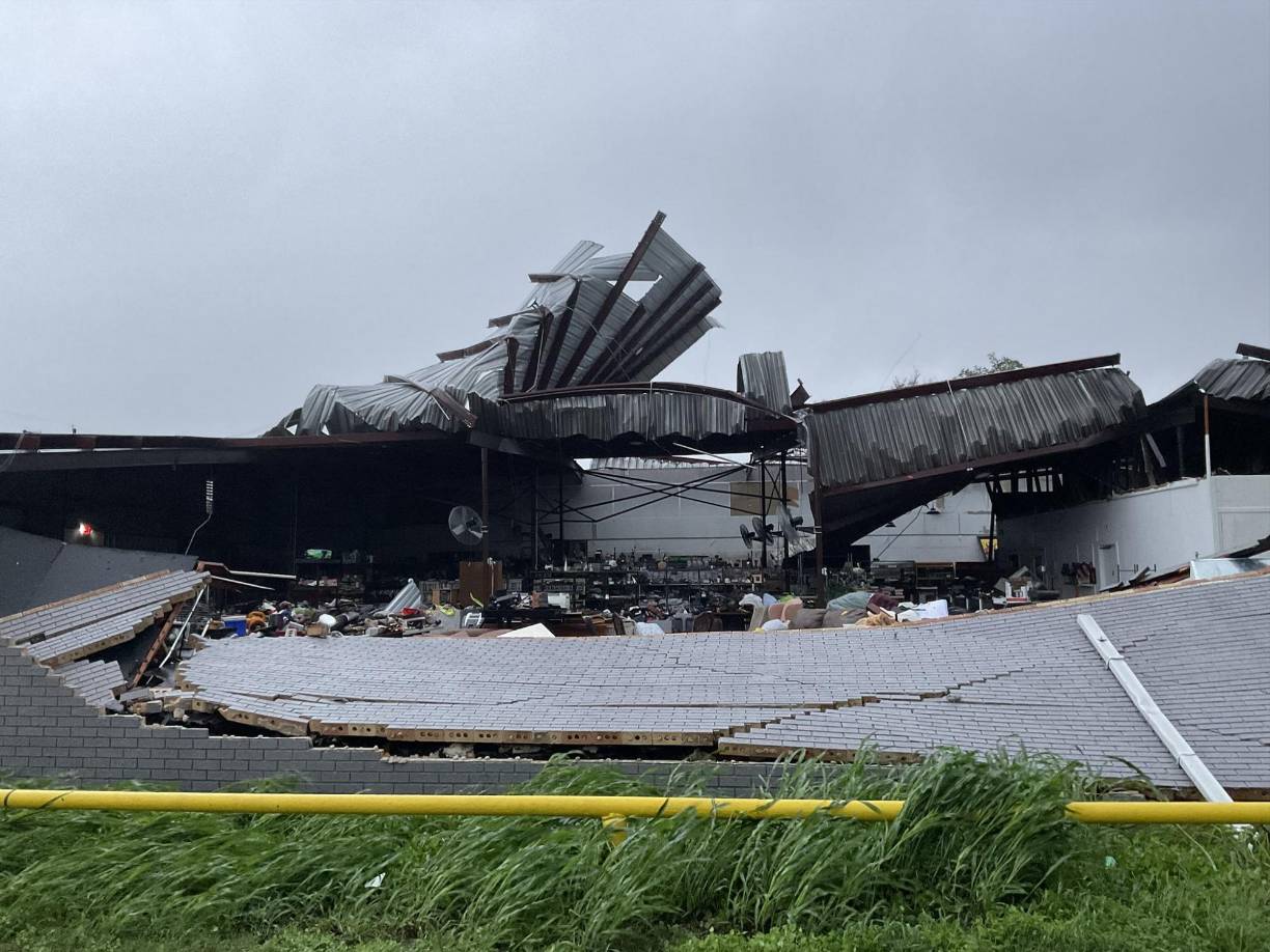 Para alivio de los residentes en las zonas cercanas a los diques, los expertos del NHC señalaron que no se espera que las marejadas representen una amenaza para el sistema de resguardo de los canales, aunque “es posible que se produzcan algunos desbordes de los diques locales”.