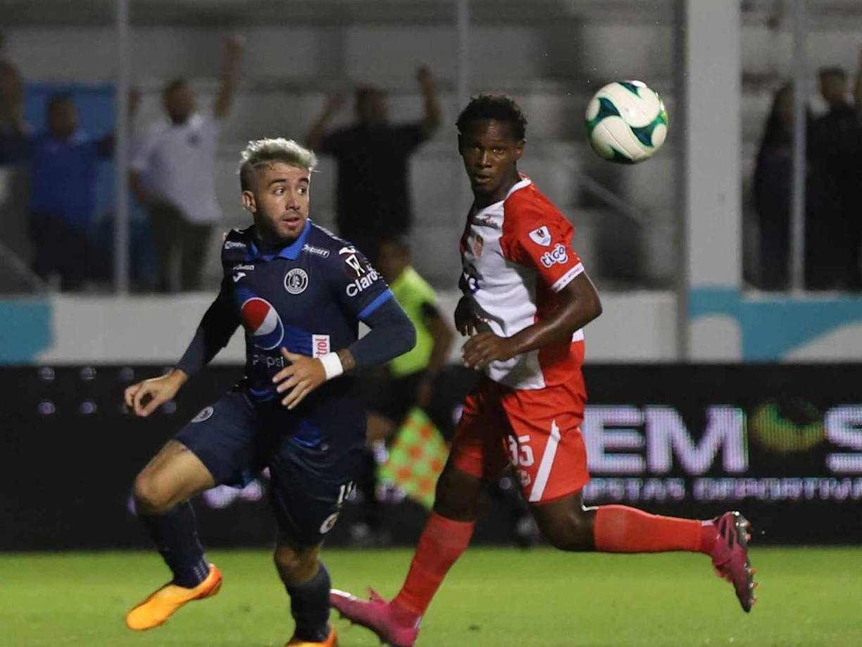 Auzmendi fue la figura del duelo donde Motagua goleó 3-0 al Vida. El argentino marcó un doblete y el otro tanto fue obra de Lucas Campana. 