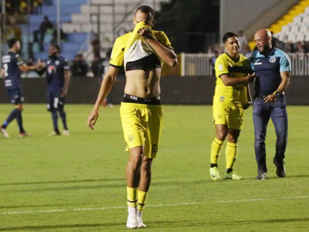 Otro proceso que fracasa. La tristeza en el rostro de los jugadores del Real España por la eliminación en semifinales contra el Motagua.