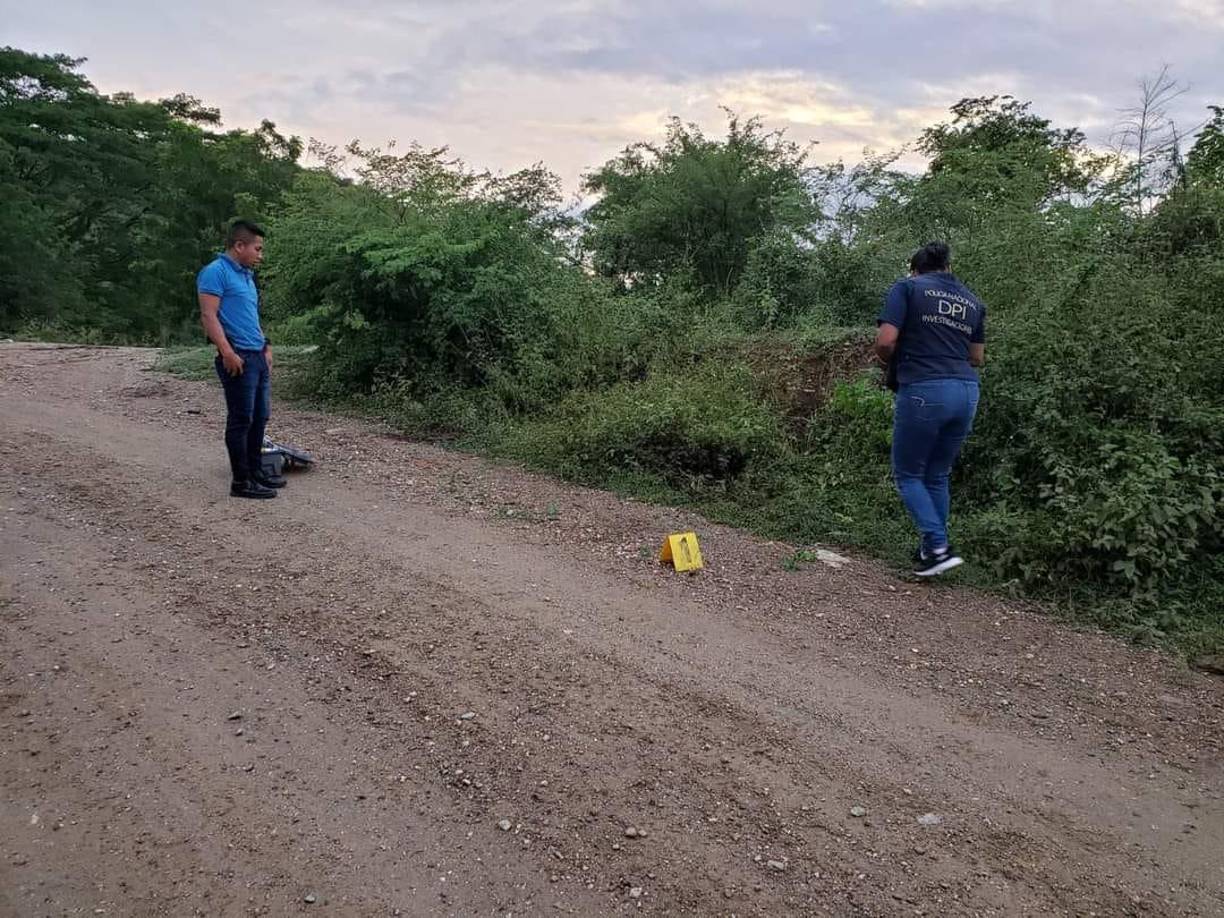 Equipos de la DPI llegaron al lugar para investigar el caso que ha sacudido a la camunidad.