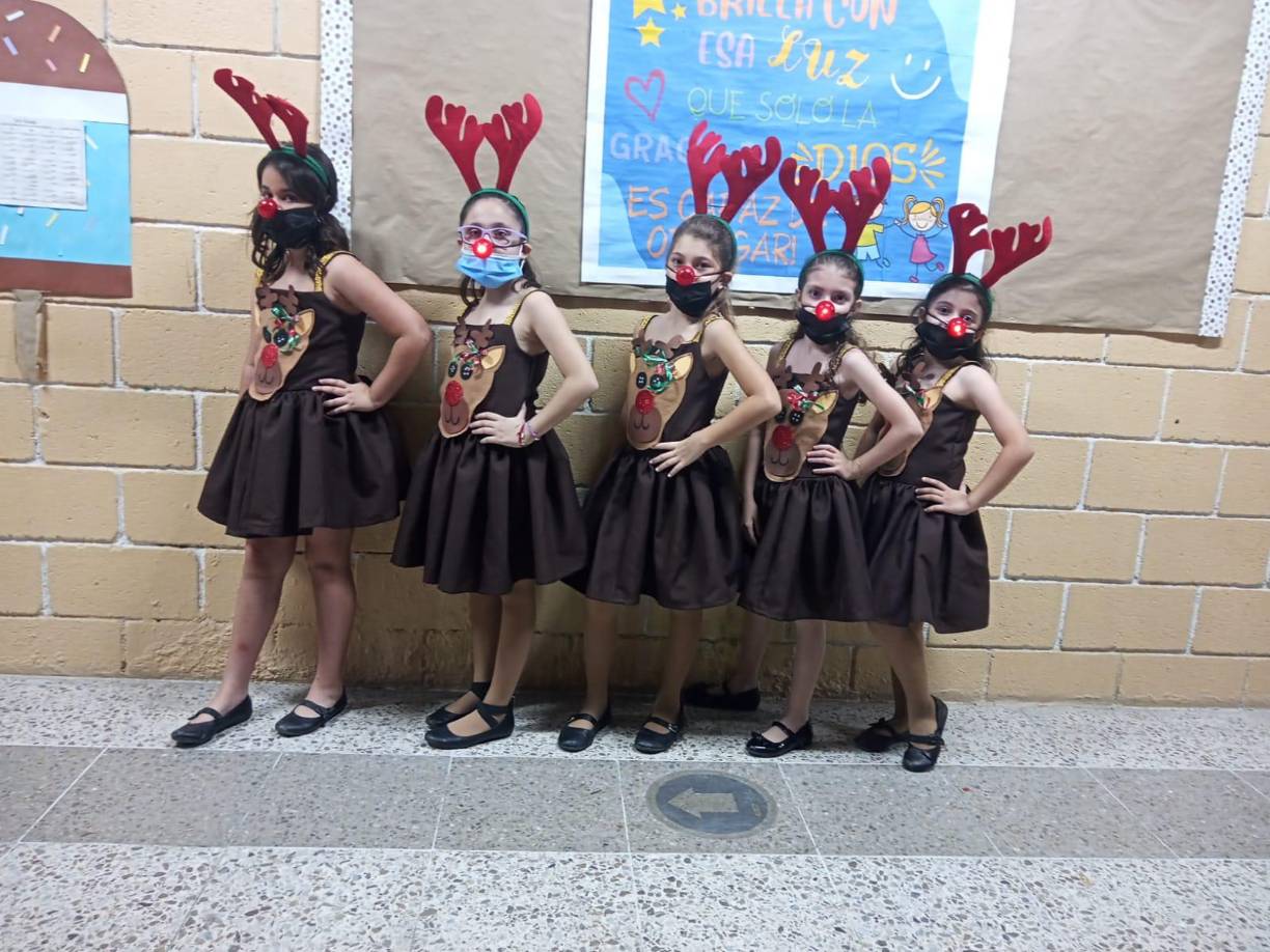 Emily Murillo, Jimena Heinen, Camila Reyes, Rebeca Pereira, Jihan Fajardo.