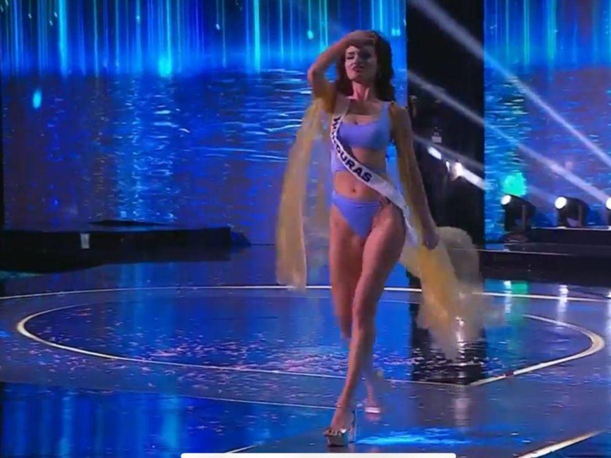 La hermosa modelo sorprendió a los presentes con su belleza y su espectacular pieza de modelaje.