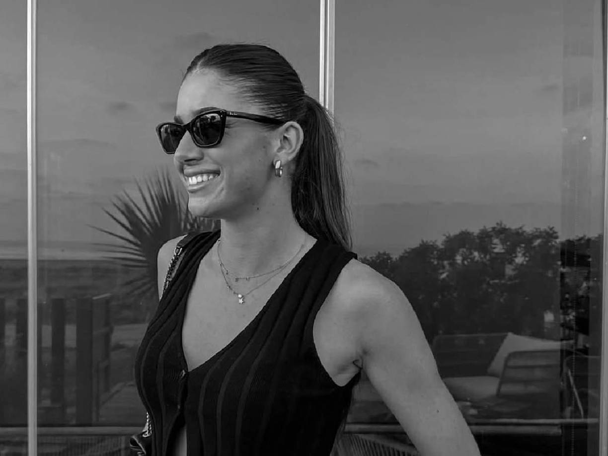 Primero, se la vinculó con el piloto de motociclismo Álex Márquez, aunque nunca se confirmó el supuesto noviazgo.