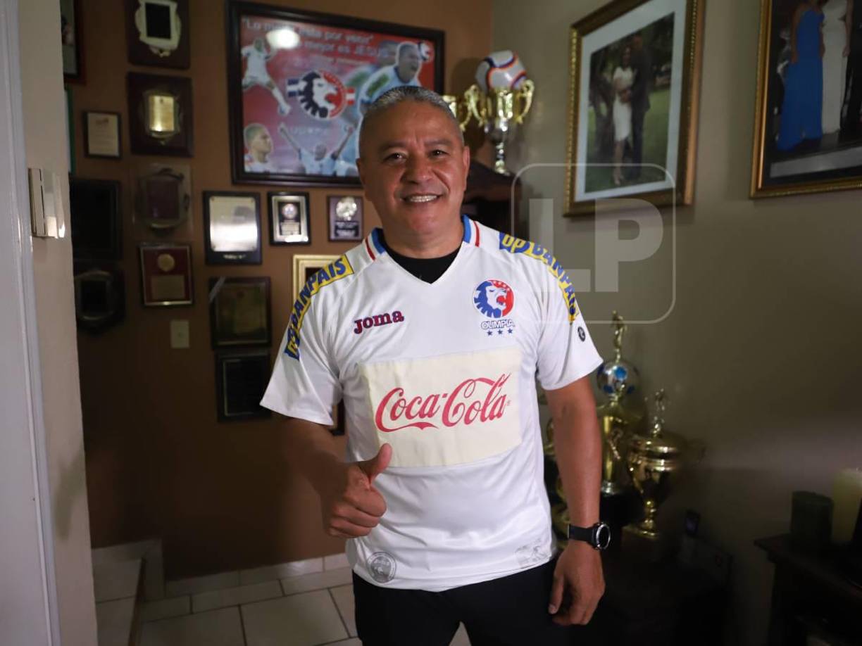 Wilmer reveló que se alejó de las redes sociales ya que le dolieron mucho los insultos tras incursionar en la política.: “¿Cómo puedo decir una mala expresión de una persona que ni siquiera he tratado en la vida? Yo tomé la decisión de no usar redes sociales, lo único que utilizo es WhatsApp, porque entendí algo: es importante en la vida guardar nuestro corazón. Yo corté eso de las redes sociales, pero por allí en la calle usted escucha alguien y le gritan”, confesó.