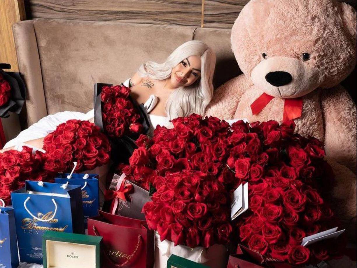 La dominicana fue sorprendida en San Valentín, a unos días de anunciar su rompimiento con Anuel AA. 