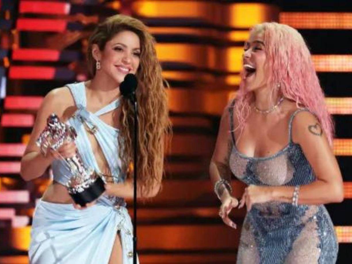 La presunta enemistad entre Shakira y Karol G creo mucha controversia en redes sociales. Si bien algunos creen que todo es especulación, otros afirman que Shakira es una persona “egocéntrica” que no puede ver a nadie más sobresalir.