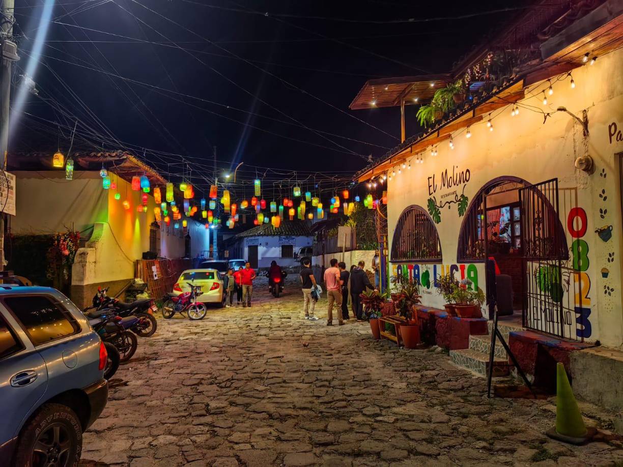 Este pequeño municipio de Francisco Morazán con código 0823, desde de donde se aprecia con imponencia la ciudad capital, tiene 203 años de ser municipio. Fundado el 12 de noviembre de 1820, su nombre original era “Surcagua”, que significa “lugar de ranas”. 