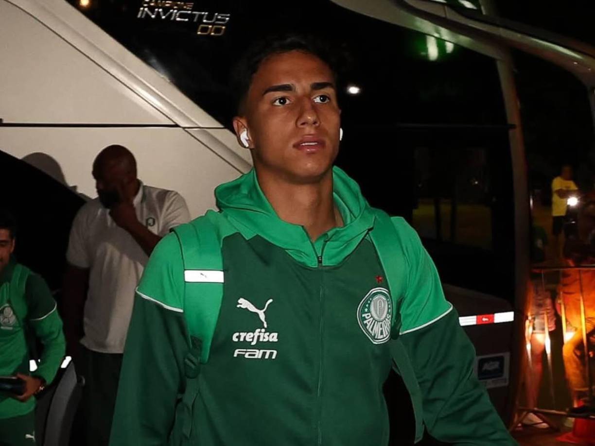 Fabrizio Romano reveló que el Manchester City daría 40 millones por una joya. “La misión del City por Vitor Reis se encuentra en curso en Brasil. Incluso hoy podría completarse todo. El central brasileño de 18 años es un objetivo clave después de que Brighton y otros clubes sufrieran ofertas rechazadas”