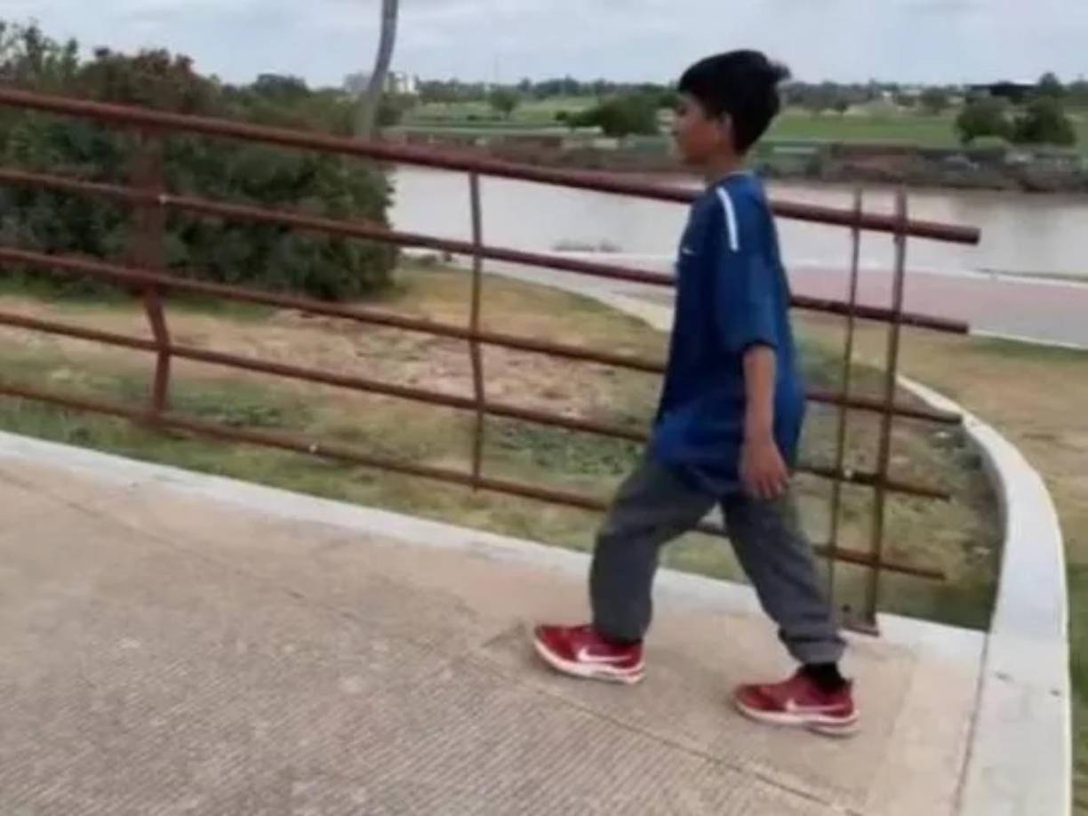 Su historia conmovió a muchos internautas en las redes sociales, quiénes no se explican como alguien tan menor pudo realizar tan grande odisea.