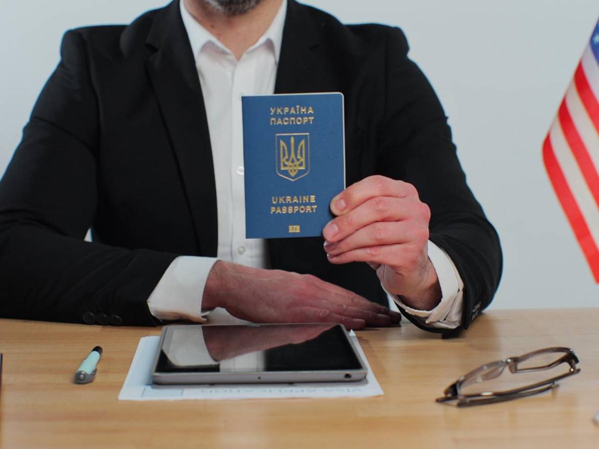 El peticionario debe solicitar y recibir del DOL un certificado de trabajo temporal para trabajadores H2A o H2B. 